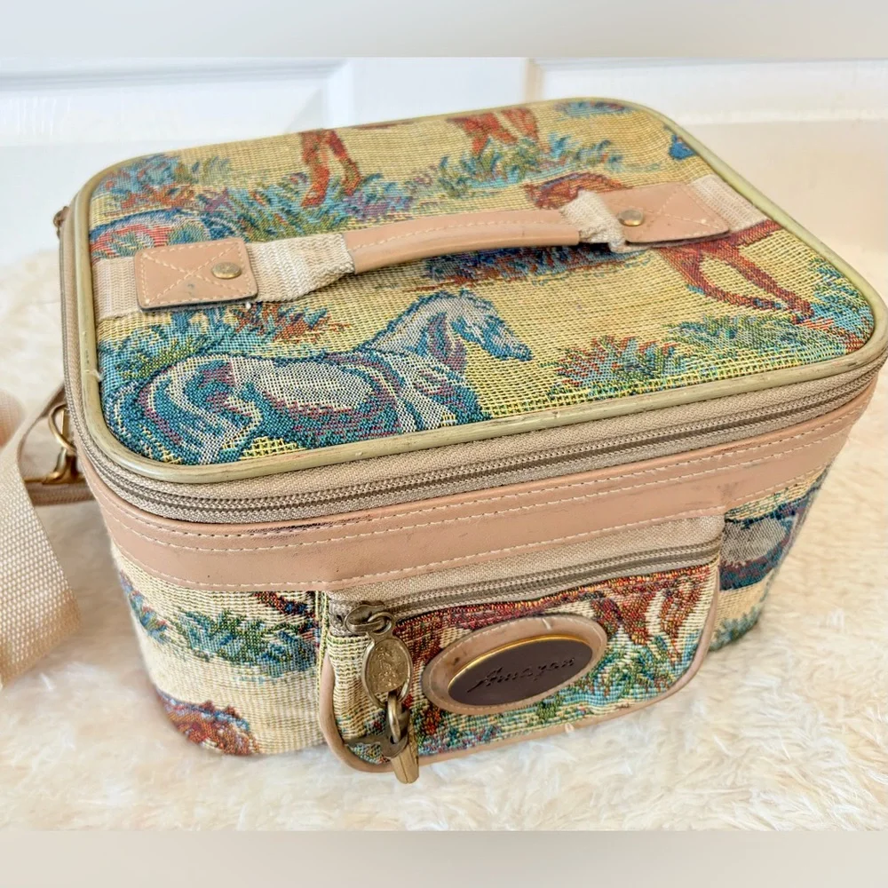 Vintage Horse Equestrian Tapestry Train Makeup Case - Picture 3 of 7